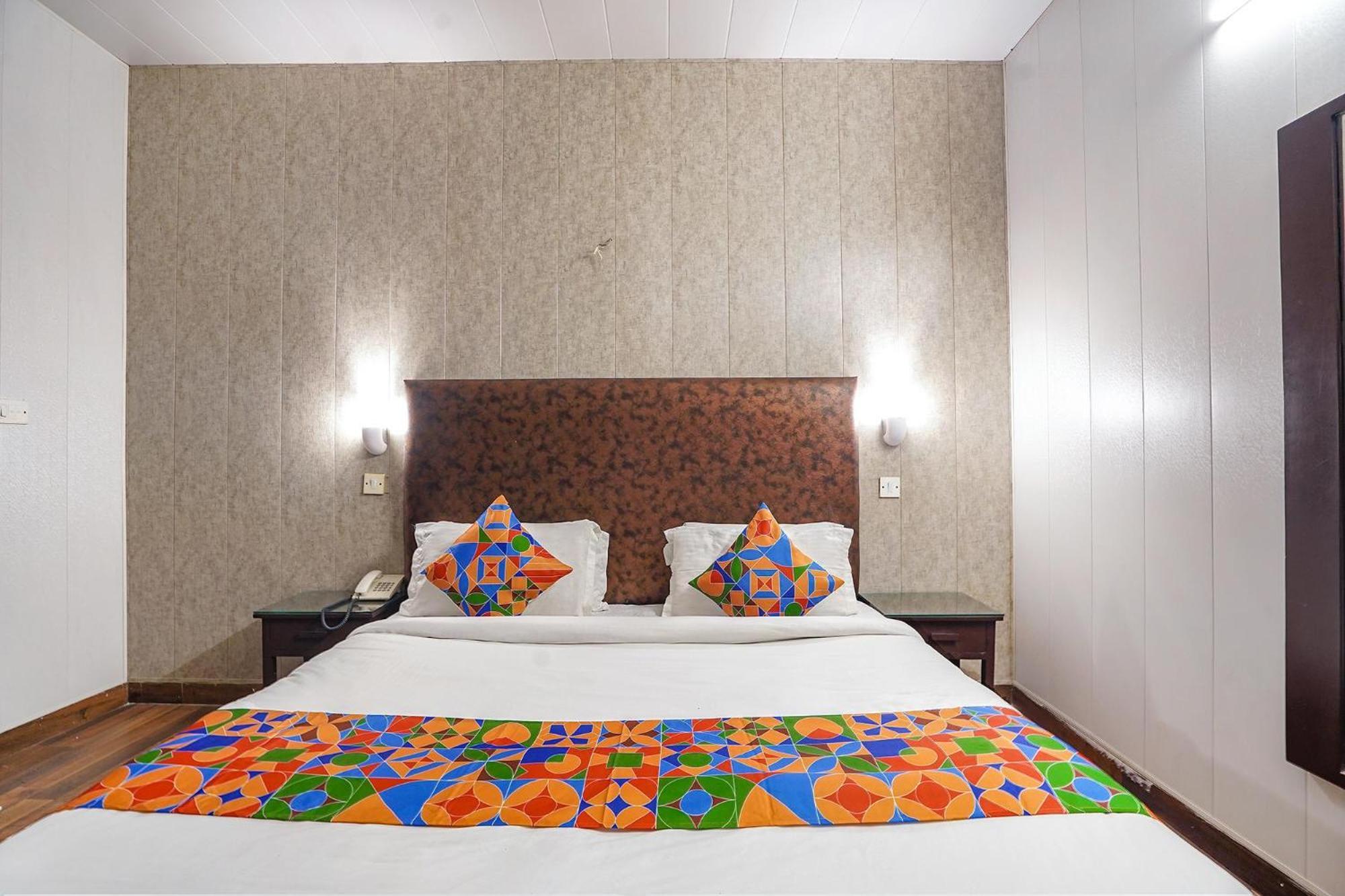 Fabhotel Saket 3*