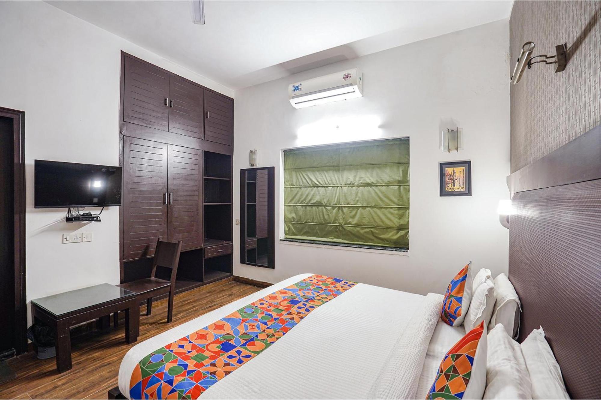 Fabhotel Kular 3*